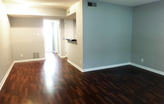 1 bed, 1 bath, 650 sqft, $945, Unit J