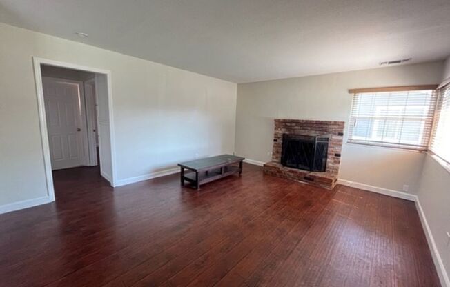 Spacious 2 bed 1bath home in the well desired Arden-Arcade Area!