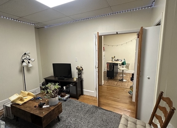 3 beds, 1 bath, 800 sqft, $3,650, Unit 2