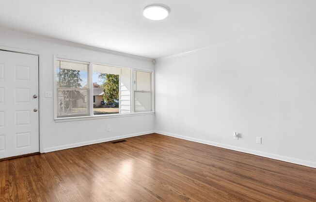 3BR/1BA Home with W/D Hookups + Holiday Move-In Special $250 !!