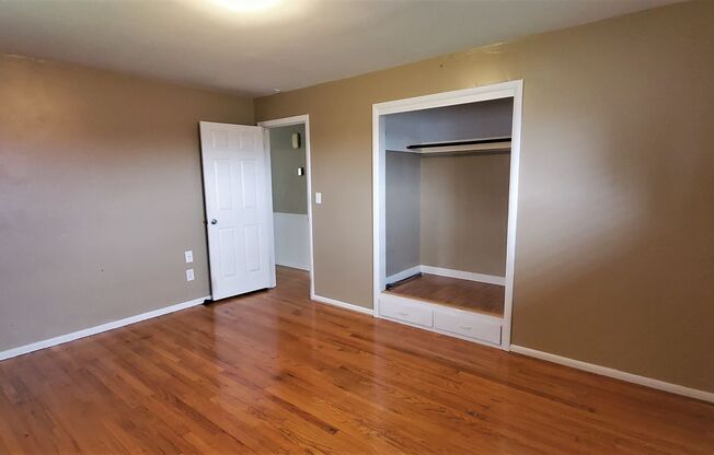 2 beds, 1 bath, $2,395