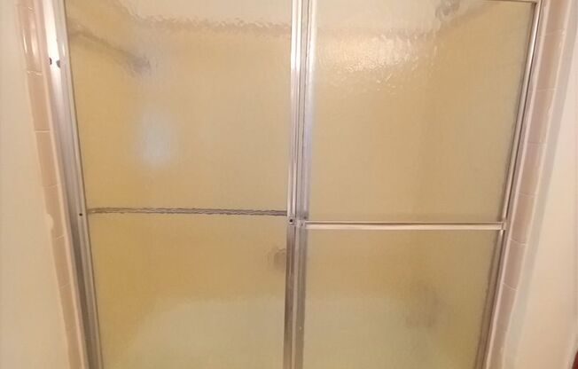 2 beds, 1 bath, 903 sqft, $1,190, Unit E-7