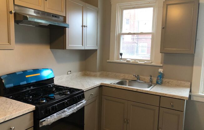 Highland Park - 3 BR 1st Floor Duplex, Remodeled 2021!  SECTION 8
