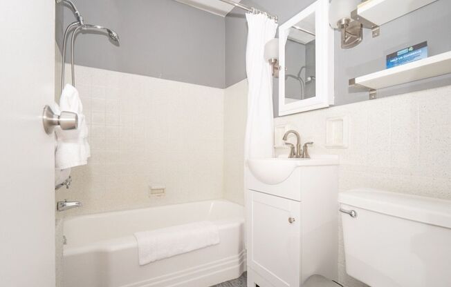 2 beds, 1 bath, 750 sqft, $1,795, Unit C305