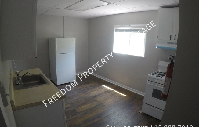 726 E 9 ST