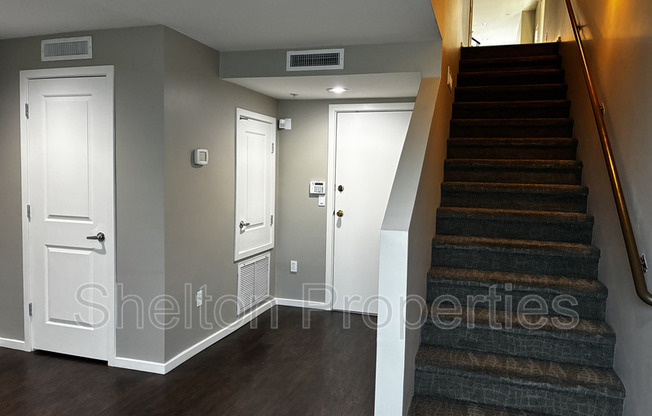 525 W Lakeside Dr