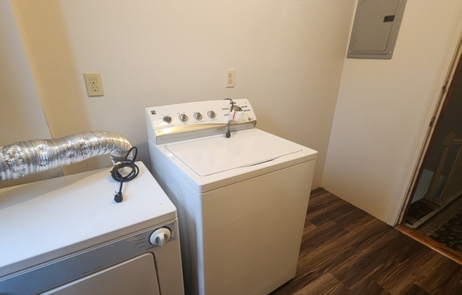 3 beds, 1 bath, 1,100 sqft, $2,800, Unit 2