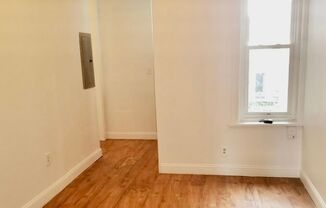 2 beds, 1 bath, $1,100, Unit 2