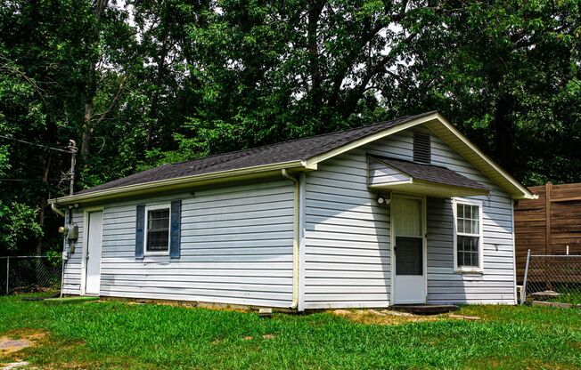 1 bed 1 bath apartment in Rossville! Half off first months rent!