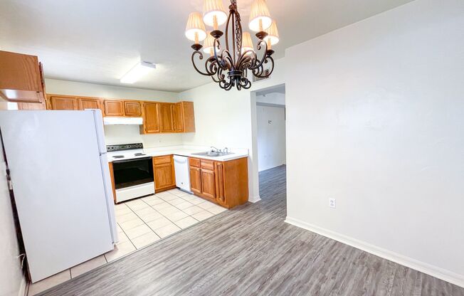 2 beds, 2.5 baths, $1,600, Unit Unit 4