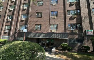 Great studio apartment in convenient location - rarely available!