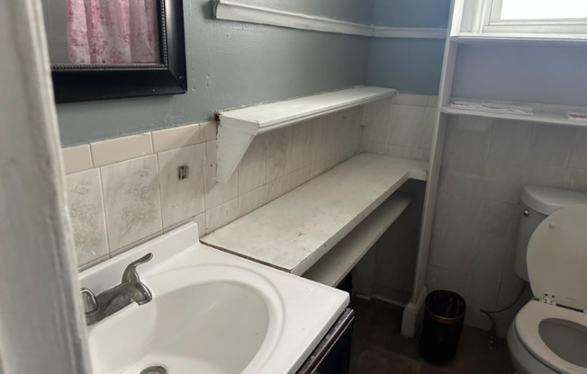 2115 W FAYETTE ST