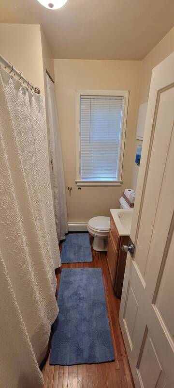 3 beds, 1 bath, 1,400 sqft, $1,600