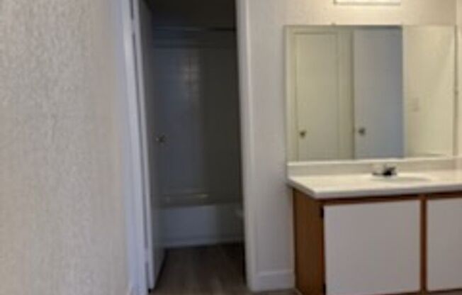 1 bed, 1 bath, 700 sqft, $1,000, Unit CASA-278