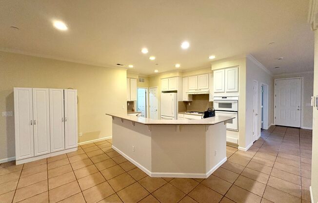 Gorgeous 4 Bedroom 2 Bath Home with Large Den in Brentwood!!