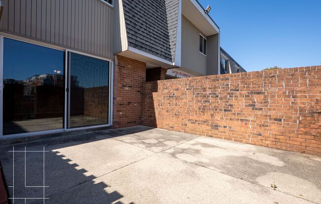 2 beds, 1.5 baths, $1,425, Unit 393 E Buttles Ave Apt. H