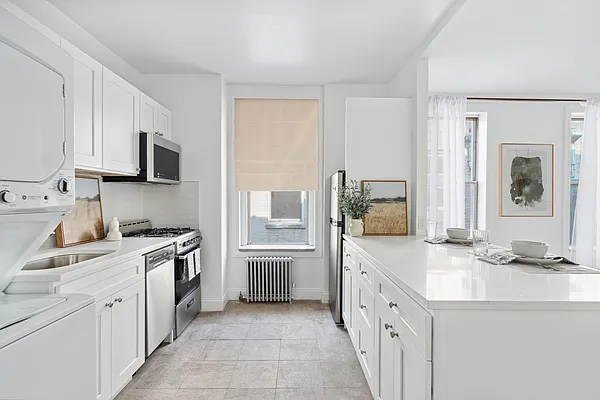 290 NASSAU AVE