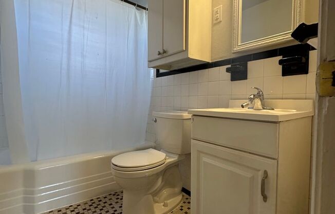 2 beds, 1 bath, $1,475, Unit # 2