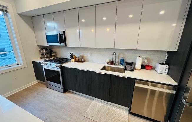 2 beds, 2 baths, 1,008 sqft, $4,100, Unit 203