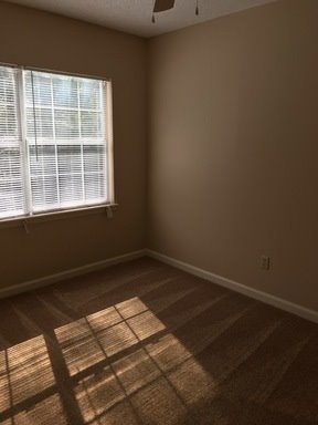 2 beds, 1 bath, 800 sqft, $750, Unit #35