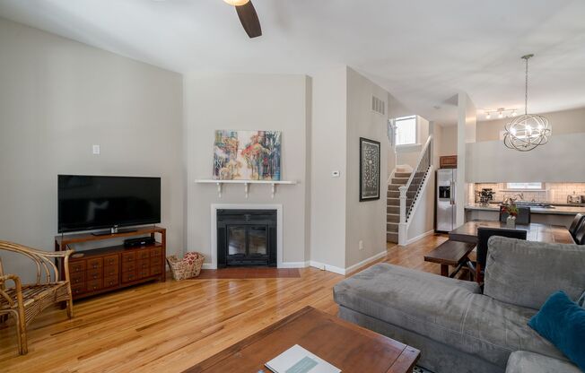 2 Bed, 1 Bath Townhome in Lafayette Square!