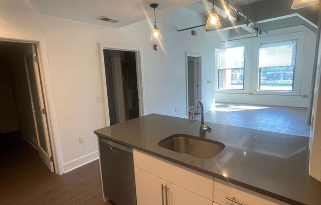 2 beds, 1.5 baths, 850 sqft, $1,995, Unit 605