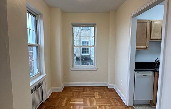 Studio, 1 bath, 567 sqft, $1,250, Unit Royal York 115