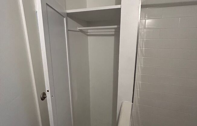 Studio, 1 bath, 380 sqft, $1,650, Unit 309