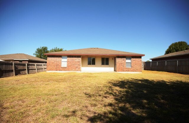 3 beds, 2 baths, $1,400