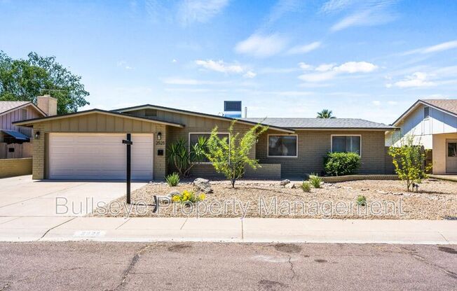 2525 E LN JOLLA DR