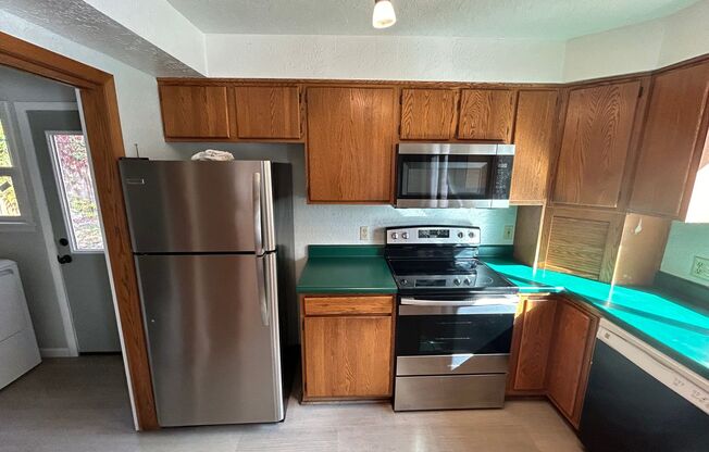 2 beds, 1 bath, $1,895