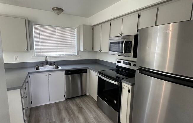 2 beds, 1 bath, 900 sqft, $1,395, Unit 35