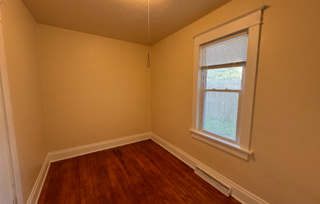 806 S 32 ST