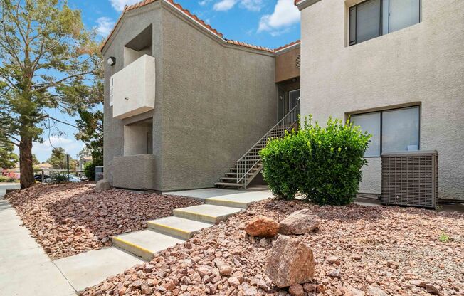 3 beds, 2 baths, $1,595, Unit # 2081