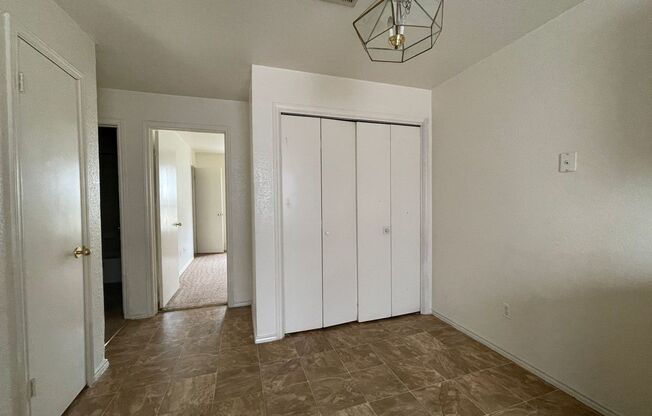 2 beds, 1 bath, 795 sqft, $695, Unit # B