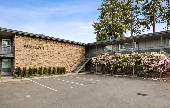 Van Lloyd Apartments