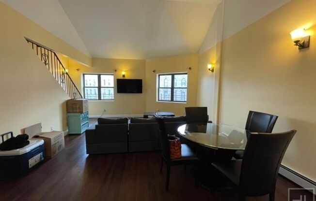 3 beds, 2 baths, $3,500, Unit 3