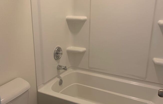 1 bed, 1 bath, $850, Unit 210