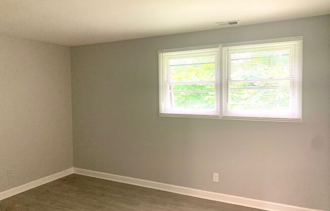 2 beds, 1 bath, $1,095