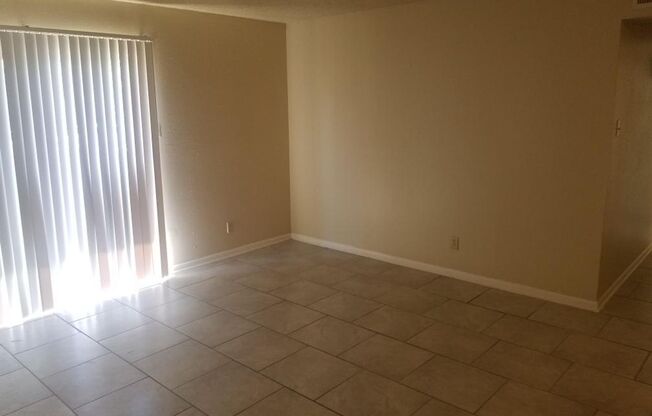 2 beds, 1 bath, 860 sqft, $839, Unit 0303