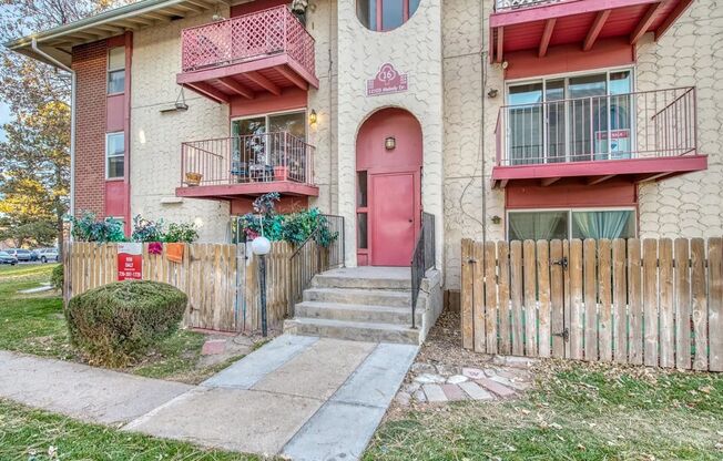 1 MONTH FREE!! 2B/1B Upper Level Condo in Cottonwood Villas - Available NOW!