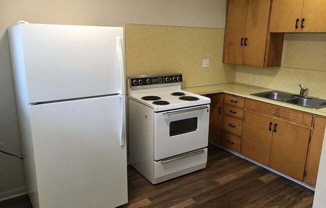 1 bed, 1 bath, $1,100, Unit 140