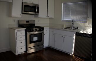 2 bedrooms 1 bath apartment in El Cajon City. MOVE IN READY!!!