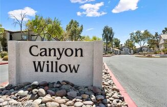 1 Bedroom Condo Located in Canyon Willow!!