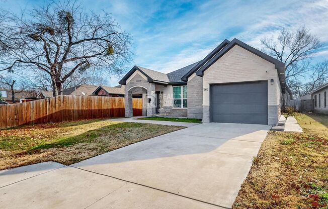 Gorgeous 3 Bedroom Home Available for Rent in the Heart of Dallas, TX