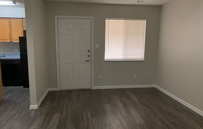 1 bed, 1 bath, 650 sqft, $1,300, Unit 102