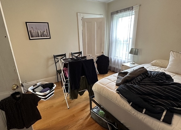 3 beds, 1 bath, 1,500 sqft, $3,500, Unit 3