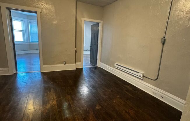 2 beds, 1 bath, $1,350, Unit #7