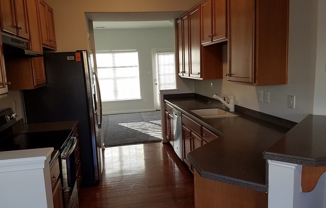 3 bed, 2.5 Bath 1440sf End-Unit Henrico Townhome, only $2100/month
