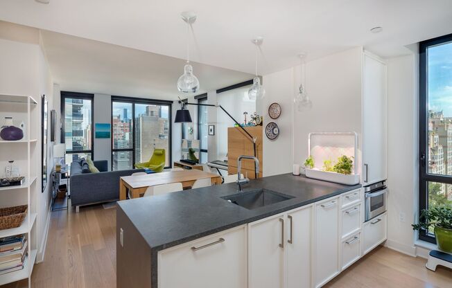 2 beds, 2 baths, $10,800, Unit 15C